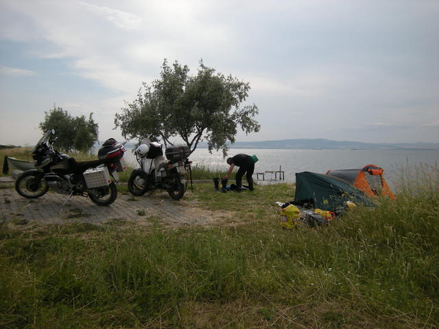 Вече сме в Азия. Лагер 1 на брега на Мраморно море край Чардак. 