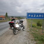 Село Пазарджик в Турция на 1500 км от град Пазарджик в България. 