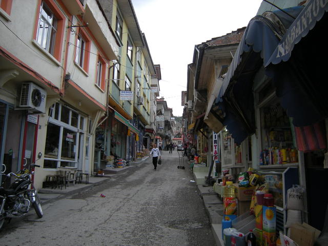 Улица в Тосия. 