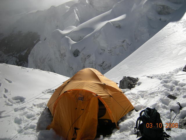 Нашата палатка в щурмовият лагер.