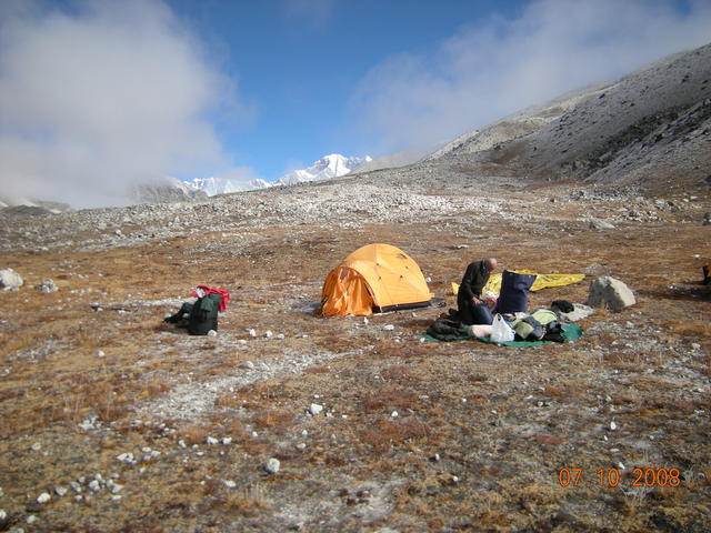 Лагер на 5185 м над езерото Шето Покхари в долината Хунку.