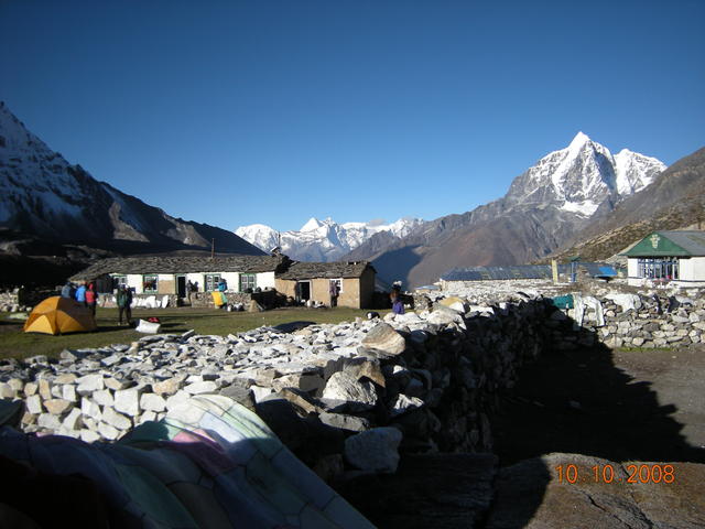 Чукунг, гледка към долината, по която ще слизаме.