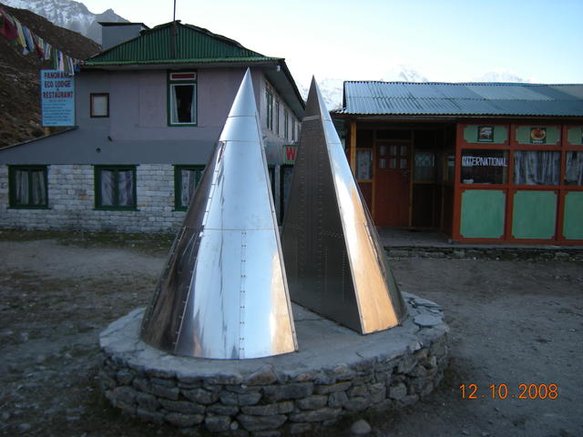 Мемориалът на загиналите на Еверест в Периче. 