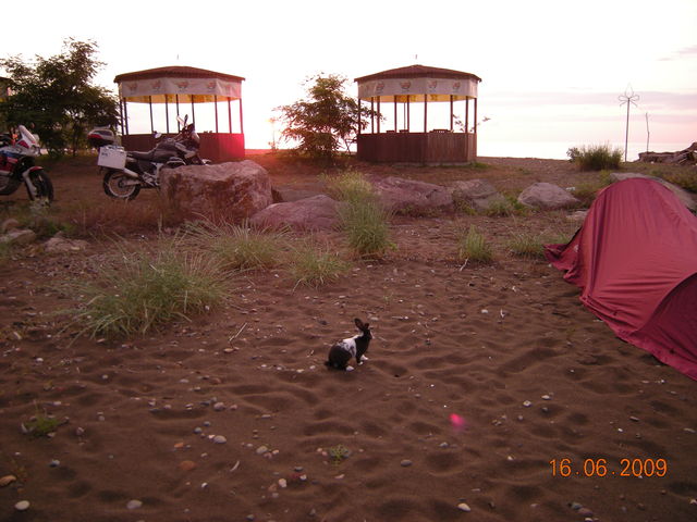 Къмпинг на плажа в Гюйялъ след Орду.