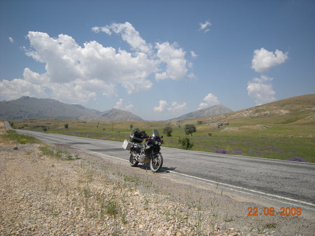 Пейзаж с мотоциклет.