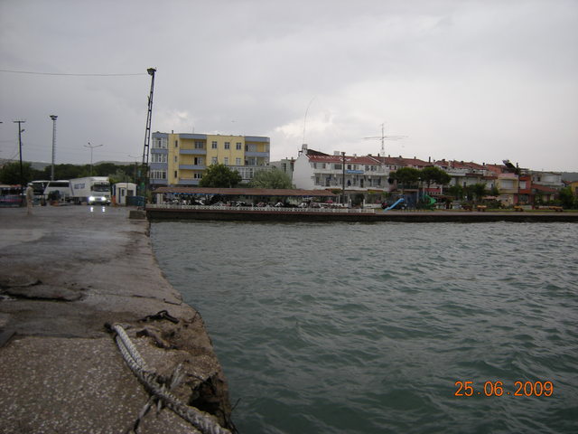 Пристанището на Лапсеки.