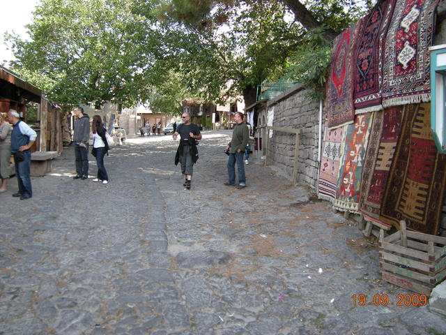 Улица в градчето Асос.