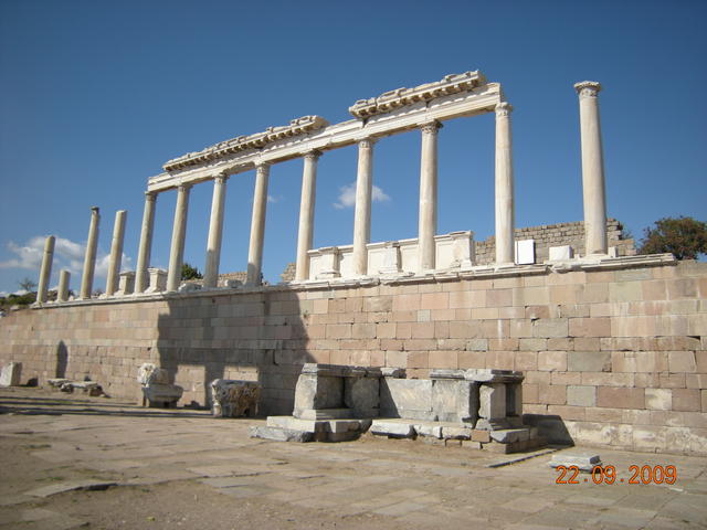 Части от олтарът на Зевс в храмът му в Пергамон.